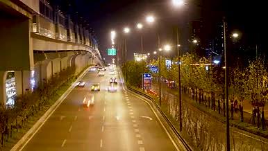 8K实拍城市交通车流夜景延时摄影视频的预览图